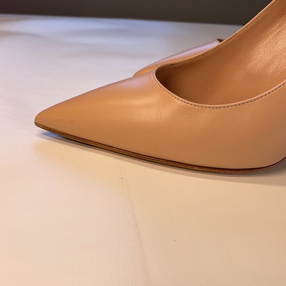 Authentic Louis Vuitton Signature Pump-purchased Spring ‘22, currently Sold Out! - Picture 8 of 17